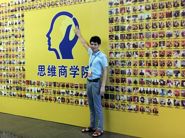 如今，80后已經成長為壯年，逐漸成為各個崗位的重要負責人，因生活的洗禮變得理性而不再沖動?！?0后”，他們青春洋溢，在各個崗位上都沖在最前線?！?0后”獨具個性和魅力，已然成為各行各業主力軍代表人物。作為80后典型的創業成功代表陶瓷一線品牌 金艾陶瓷磚 龍川總代理吳金星與他的銷售團隊便是其中之一。