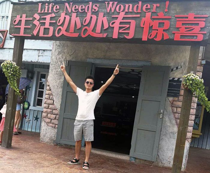 身為年輕一代的90后，但他看起來卻比同齡人多了那份沉穩(wěn)，他就是本次專訪的新聞人物——湖南岳陽總代理秦志雄。